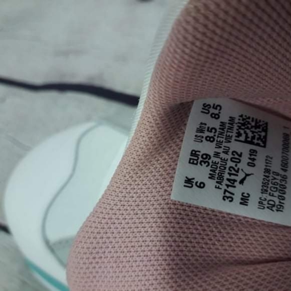 Barely worn women's Puma Sneaker - Picture 6 of 6